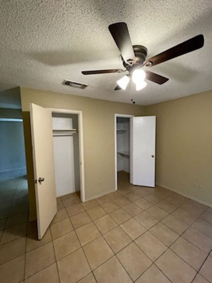 Fort Worth Apartment: 3402 Colonial Dr