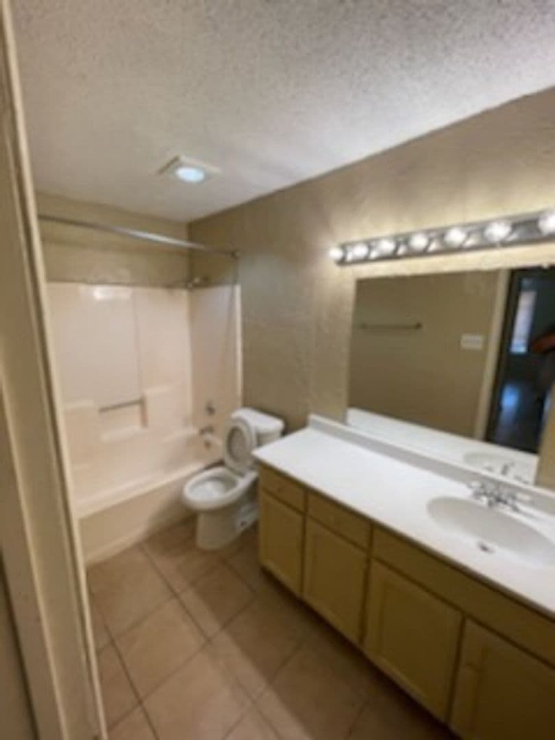 Fort Worth Apartment: 3402 Colonial Dr