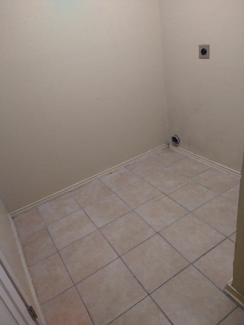Fort Worth Apartment: 3402 Colonial Dr