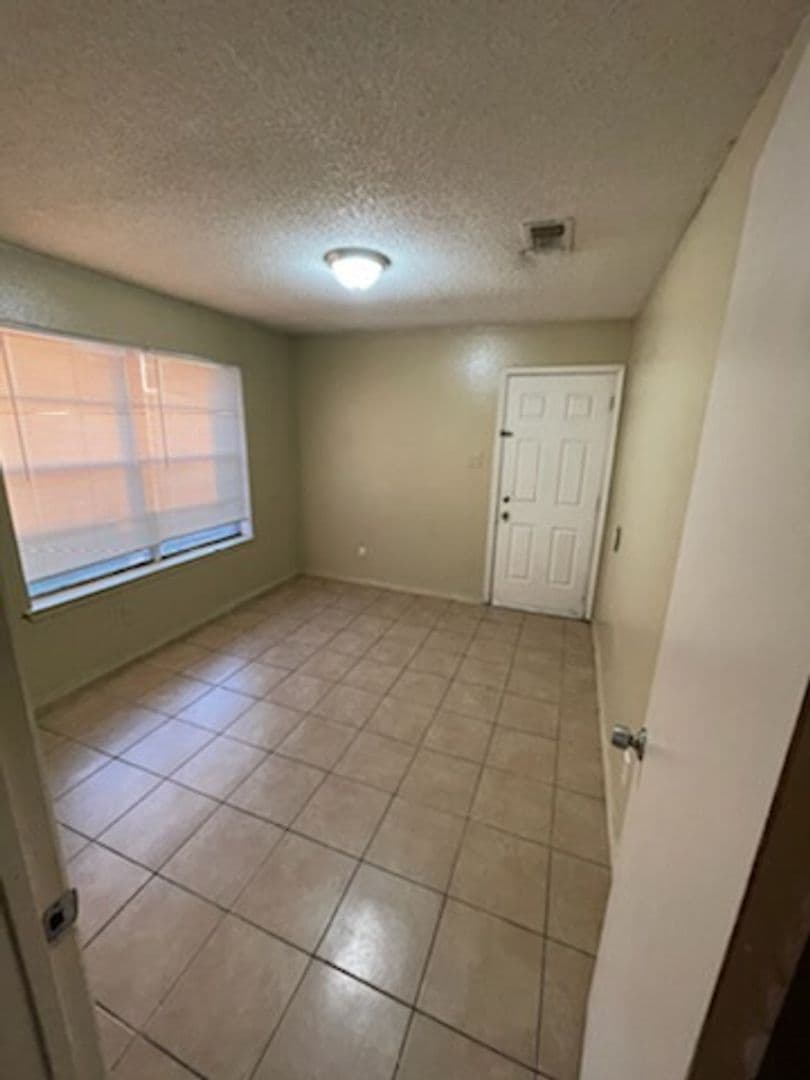 Fort Worth Apartment: 3402 Colonial Dr