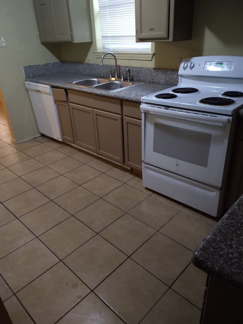 Fort Worth Apartment: 3402 Colonial Dr