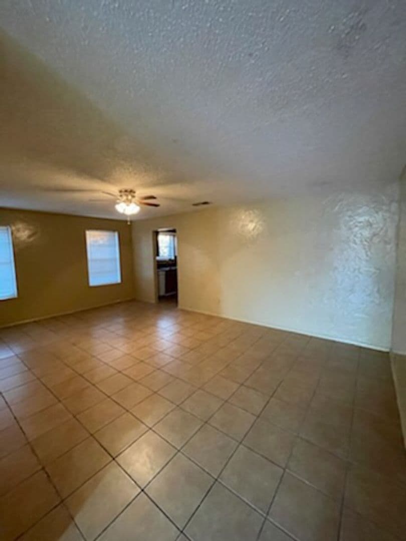 Fort Worth Apartment: 3402 Colonial Dr
