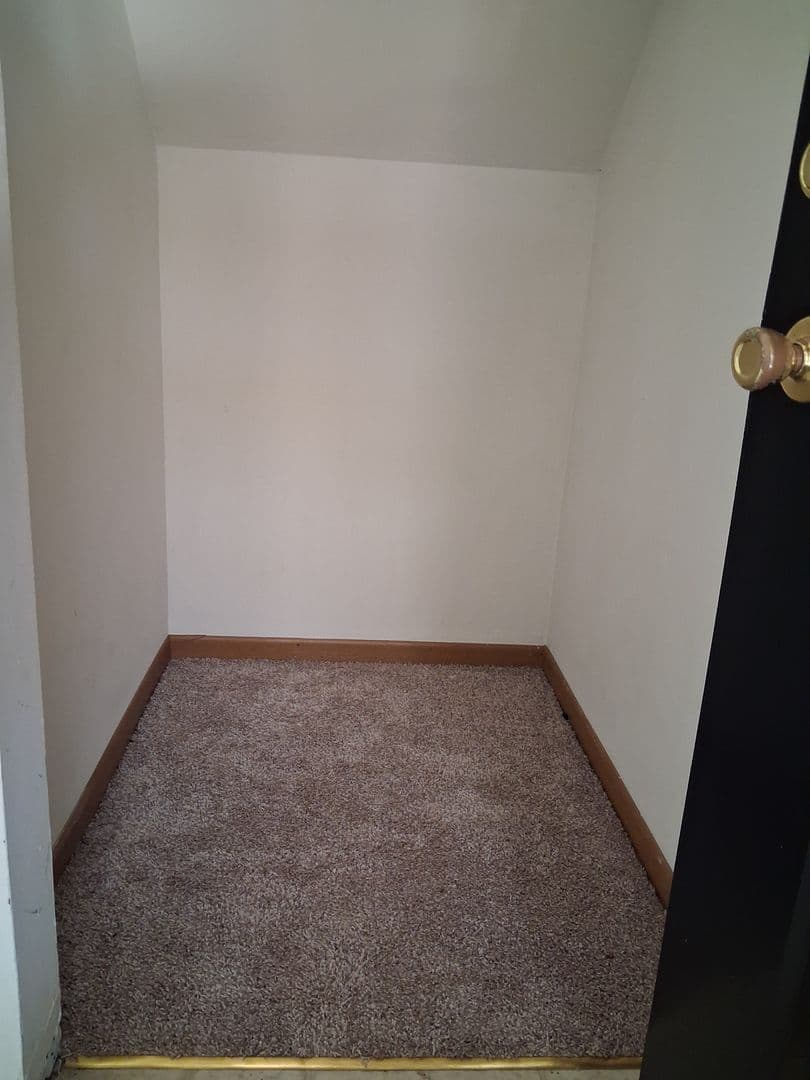 Milwaukee Apartment: 8183 N 107th St.