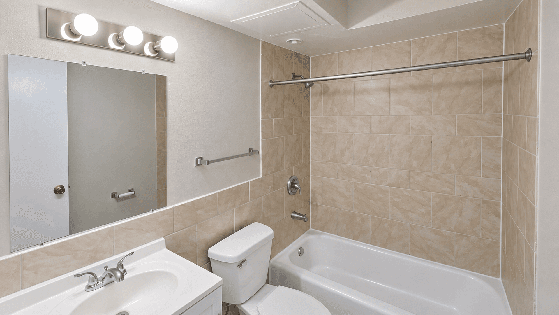 Kenosha Apartment: 4007 45th St.