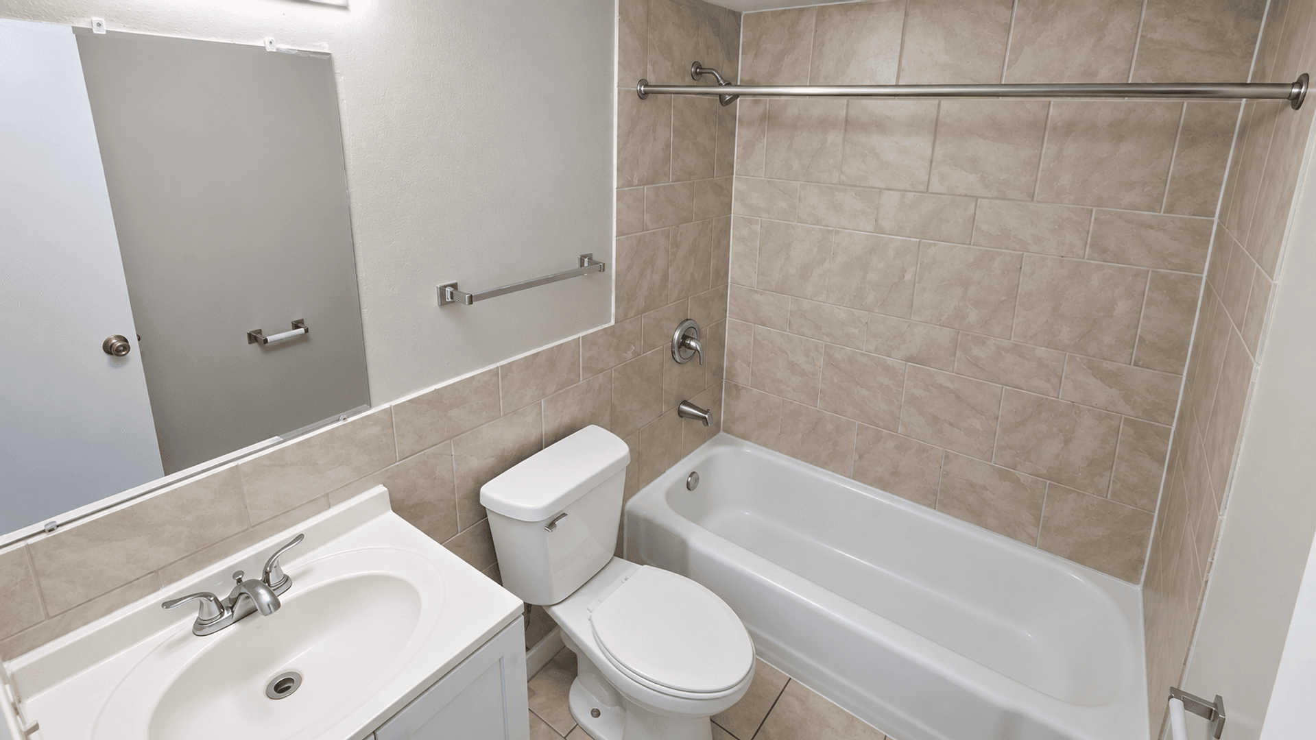 Kenosha Apartment: 4007 45th St.