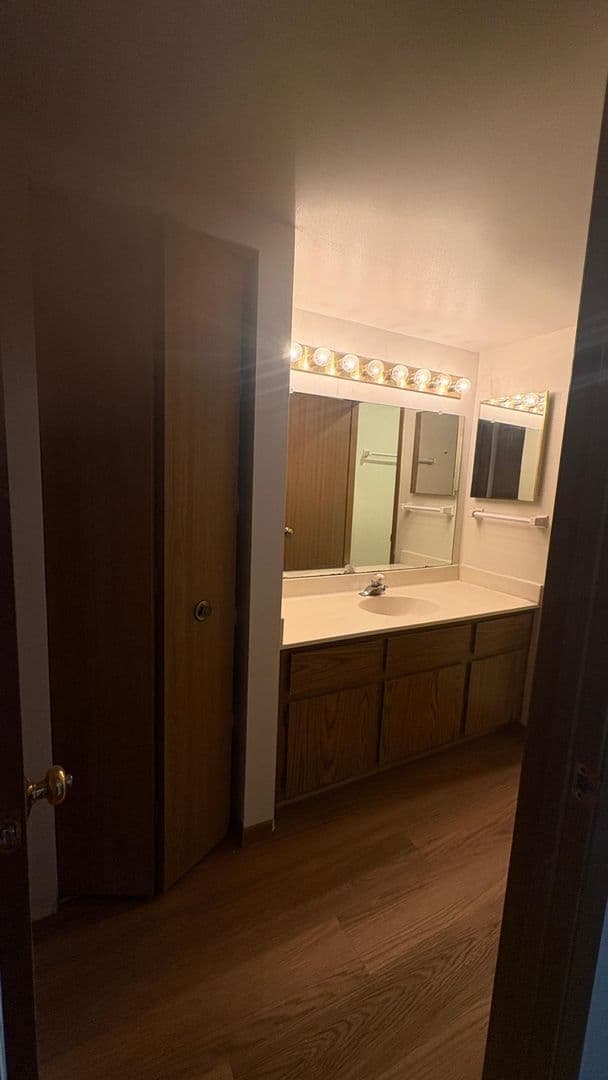 Milwaukee Apartment: 8183 N 107th St.