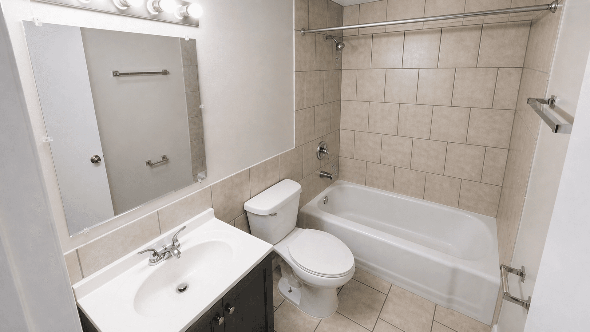 Kenosha Apartment: 4007 45th St.