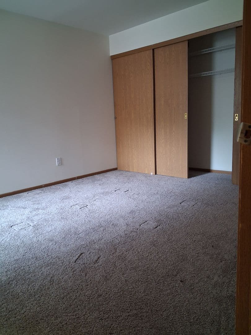 Milwaukee Apartment: 8183 N 107th St.