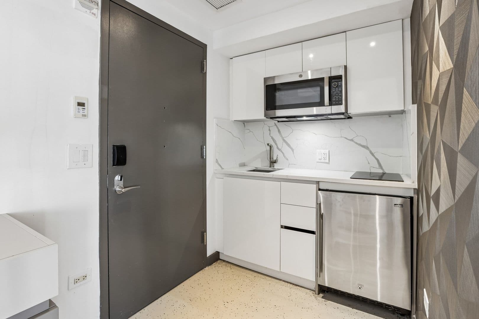 Newark Apartment: 810 Mayor Kenneth A. Gibson Blvd