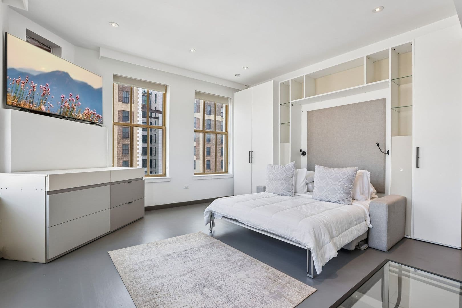 Newark Apartment: 810 Mayor Kenneth A. Gibson Blvd