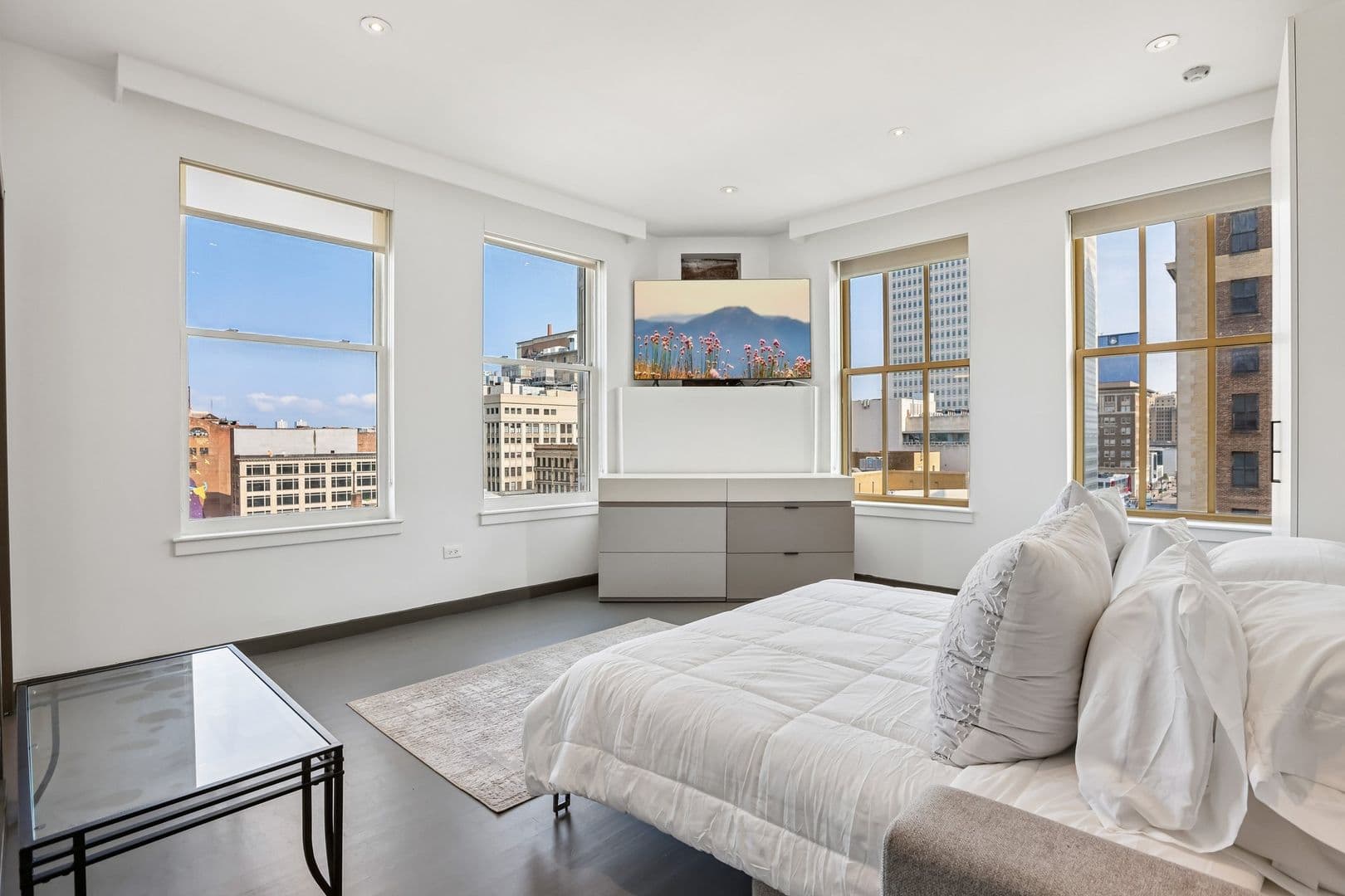 Newark Apartment: 810 Mayor Kenneth A. Gibson Blvd