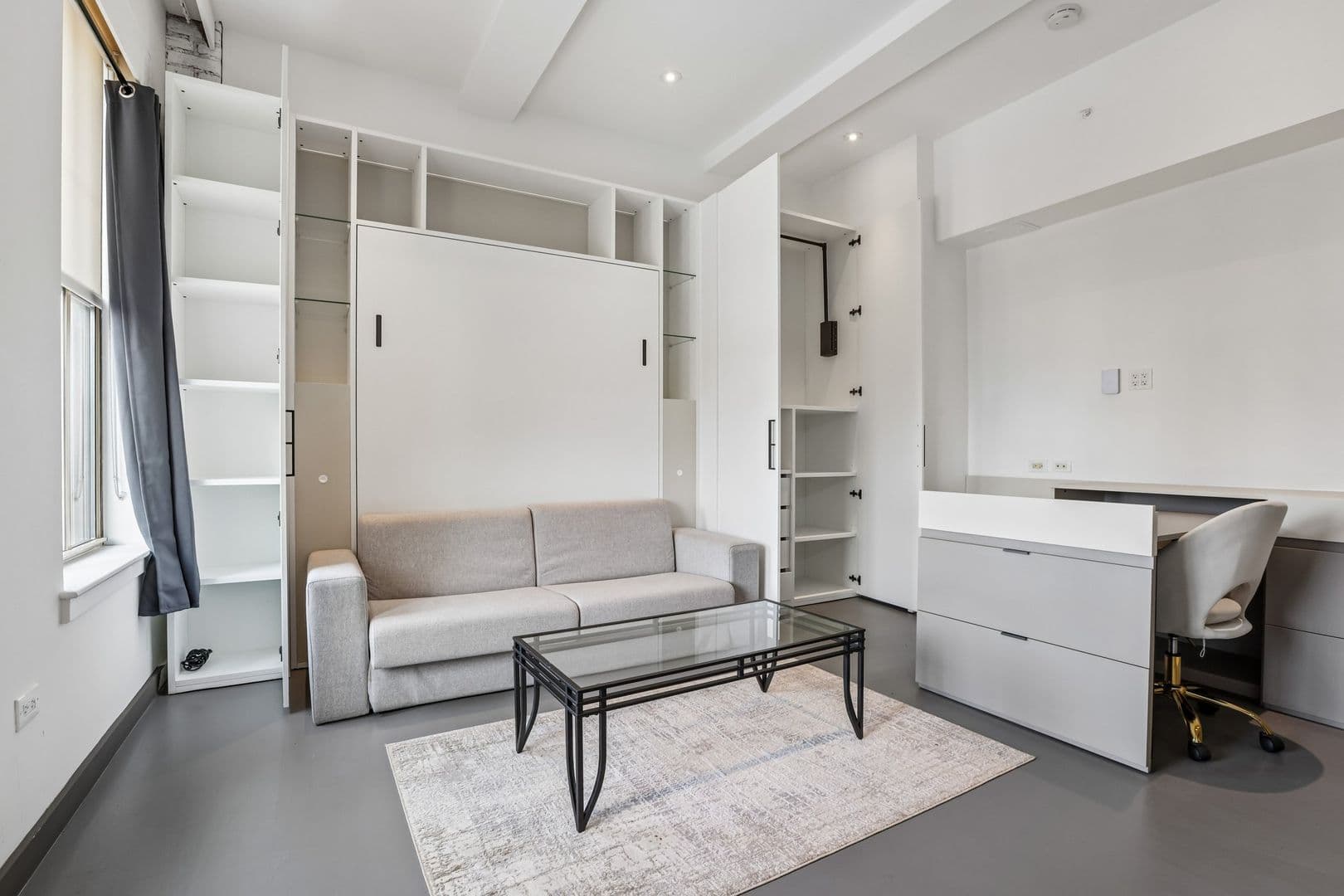 Newark Apartment: 810 Mayor Kenneth A. Gibson Blvd