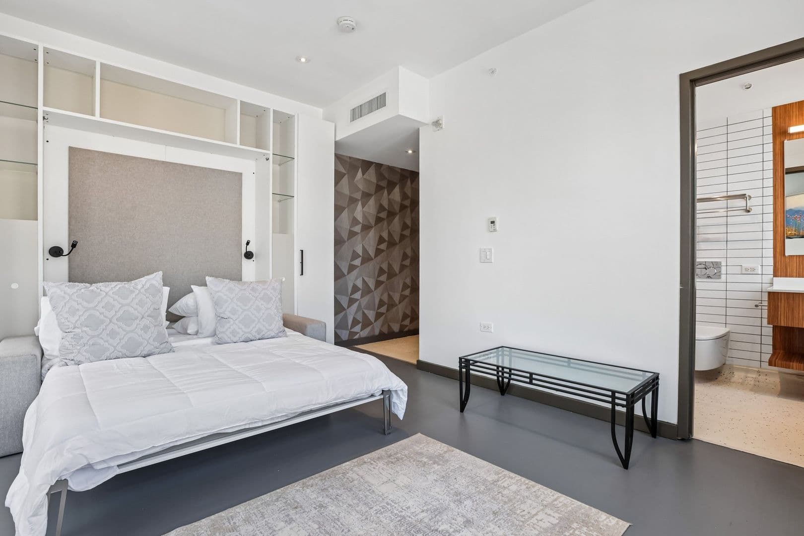 Newark Apartment: 810 Mayor Kenneth A. Gibson Blvd