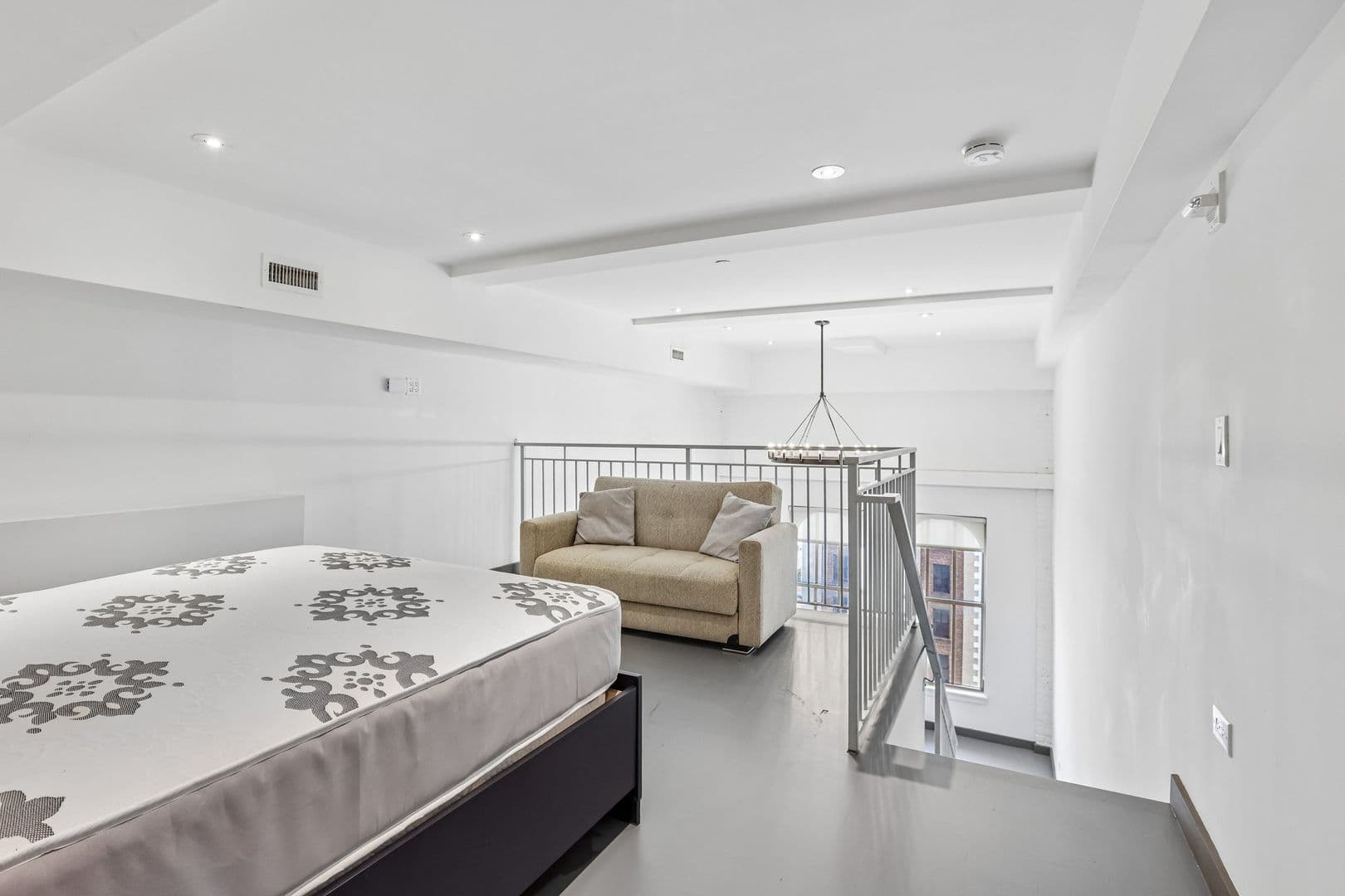 Newark Apartment: 810 Mayor Kenneth A. Gibson Blvd