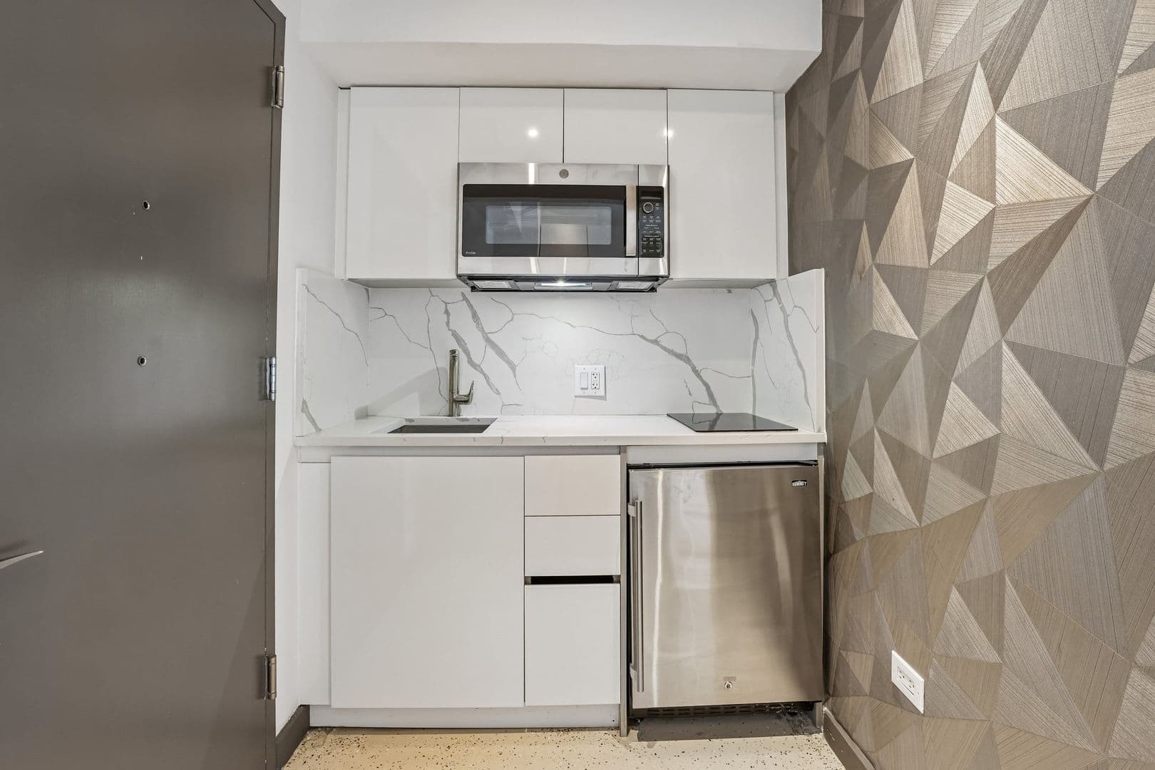 Newark Apartment: 810 Mayor Kenneth A. Gibson Blvd