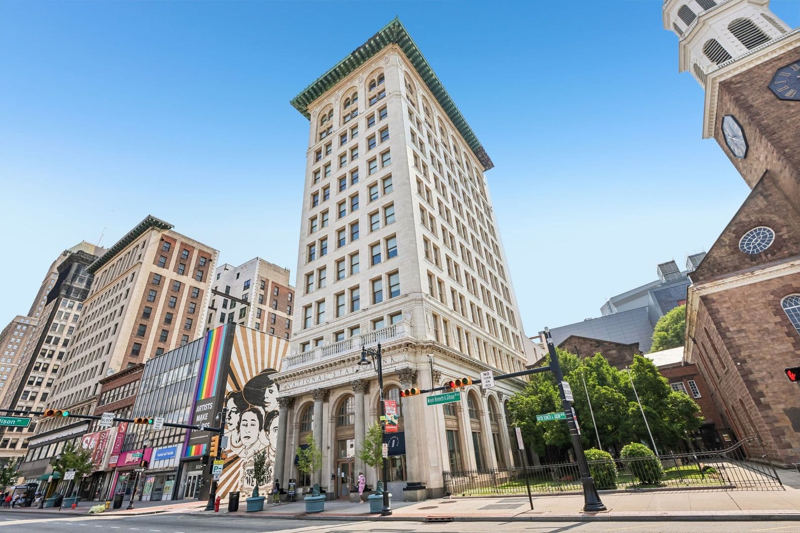 Newark Apartment: 810 Mayor Kenneth A. Gibson Blvd