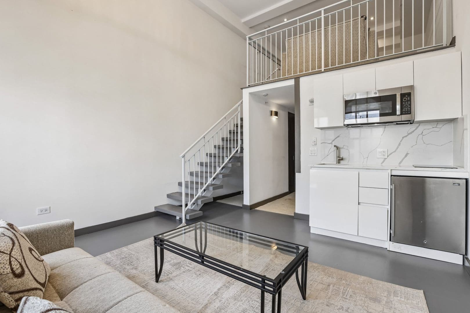 Newark Apartment: 810 Mayor Kenneth A. Gibson Blvd