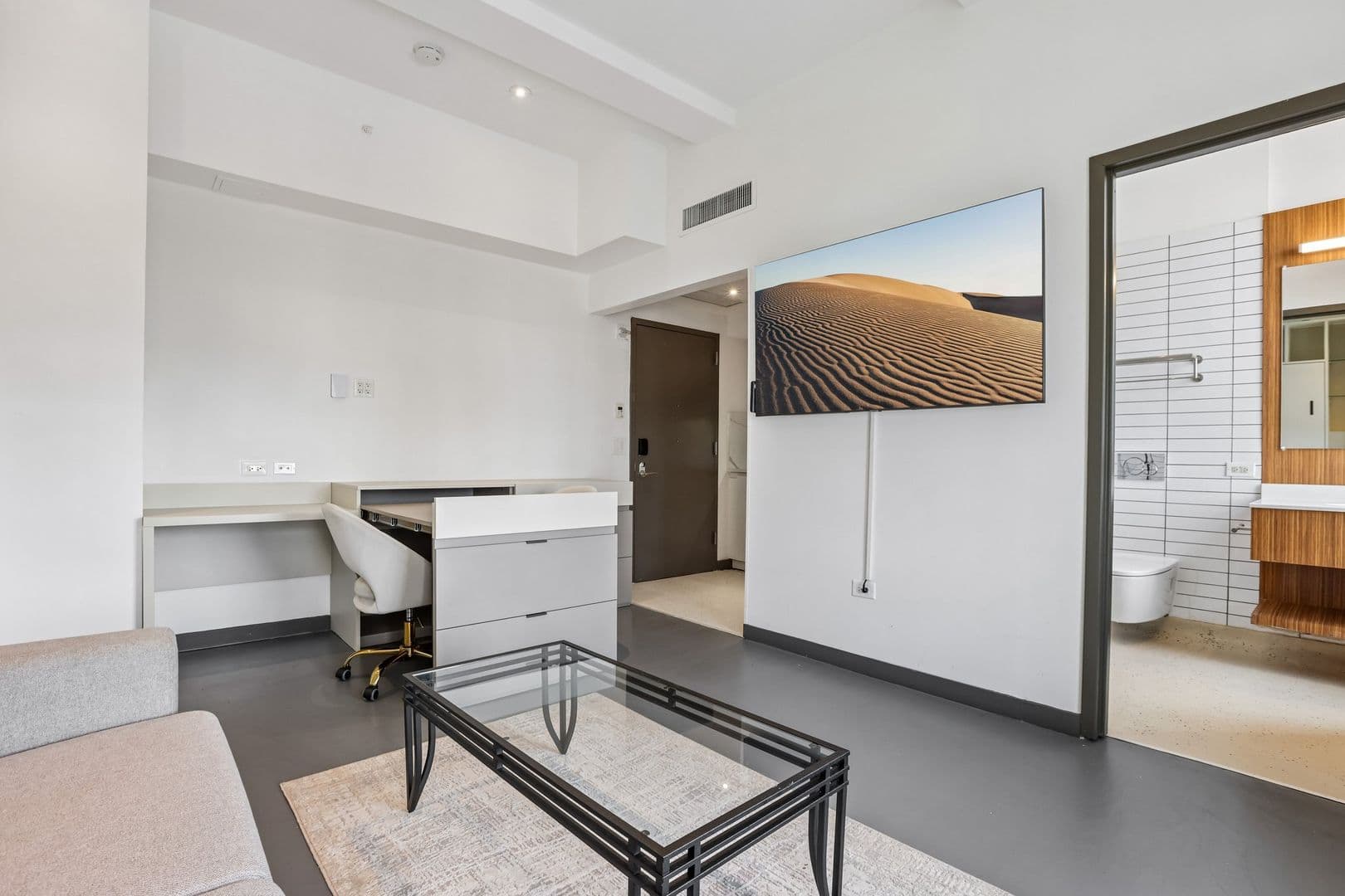 Newark Apartment: 810 Mayor Kenneth A. Gibson Blvd
