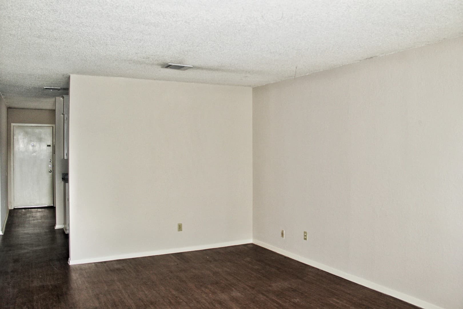 Hewitt Apartment: 101-103 Omaha