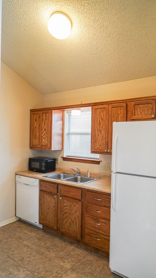 Hewitt Apartment: 113-115 Romana