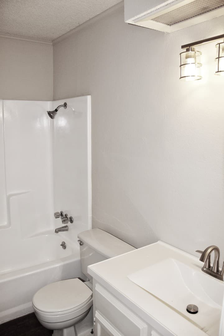 Hewitt Apartment: 101-103 Omaha