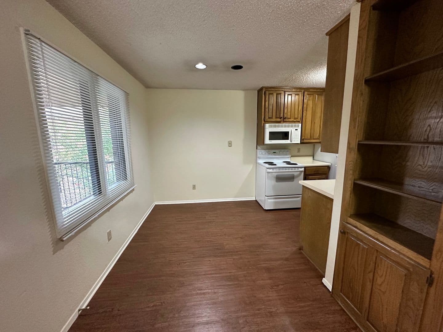 Waco House: 1421 S. 12th St #209