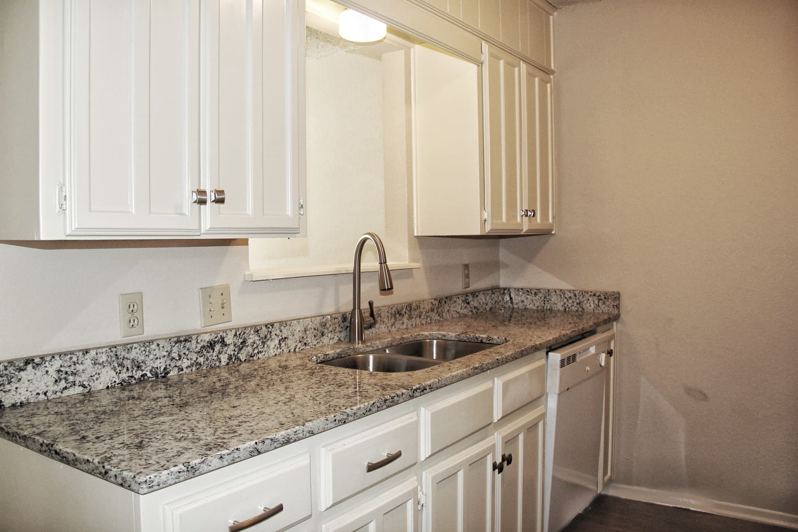 Hewitt Apartment: 101-103 Omaha