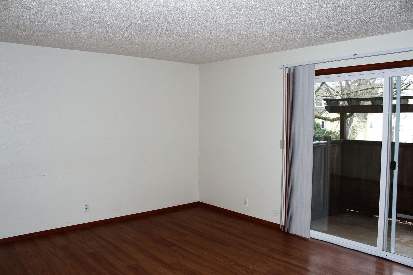 Salem Apartment: 255 Myers Street S