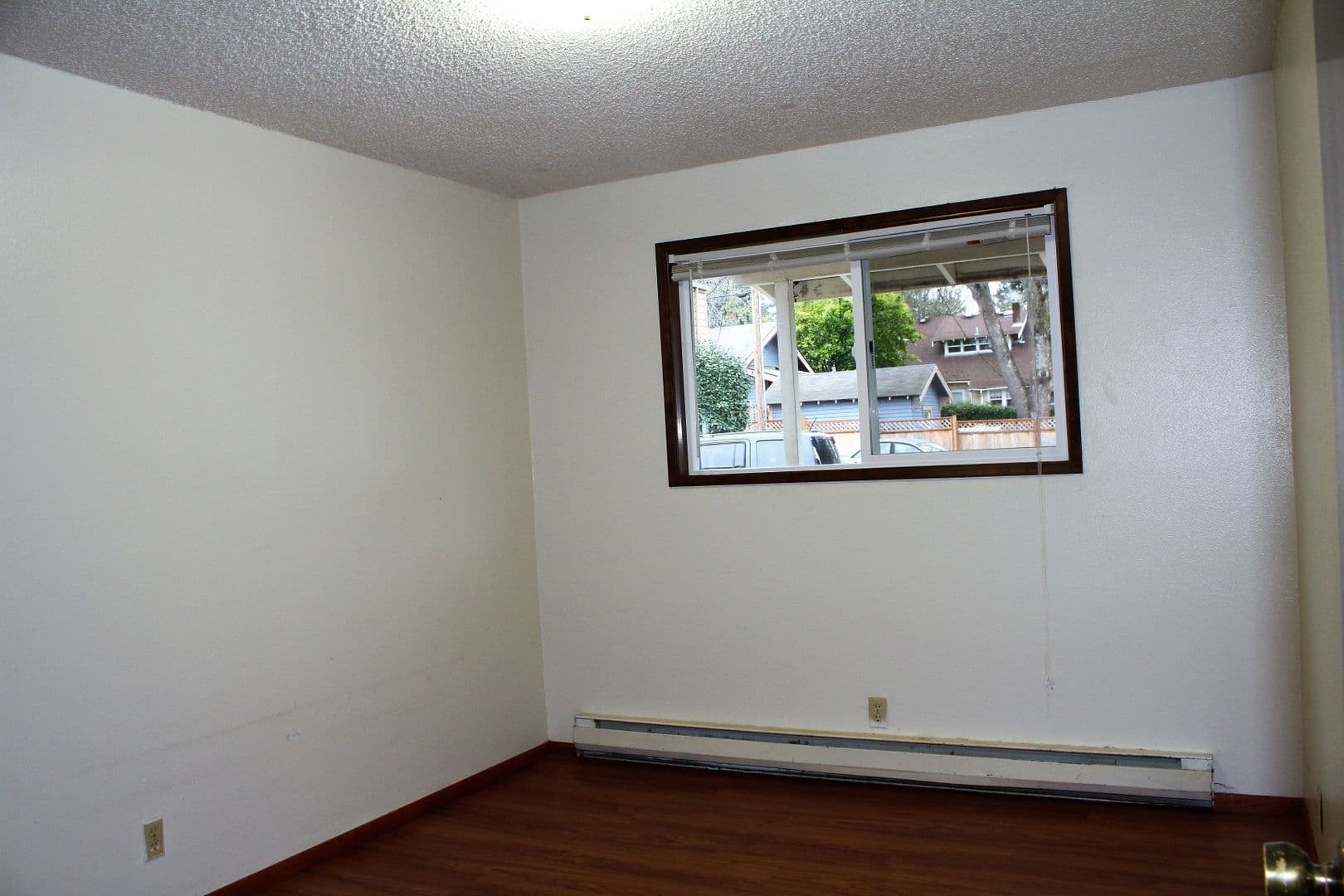 Salem Apartment: 255 Myers Street S