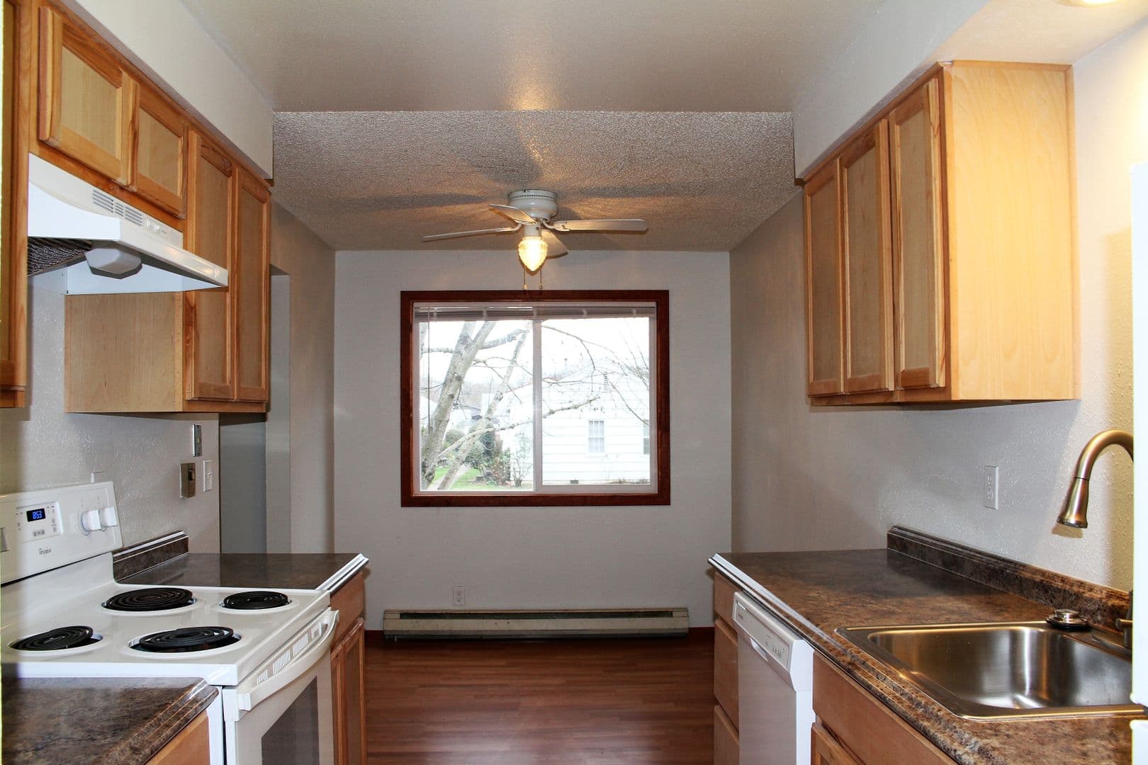 Salem Apartment: 255 Myers Street S