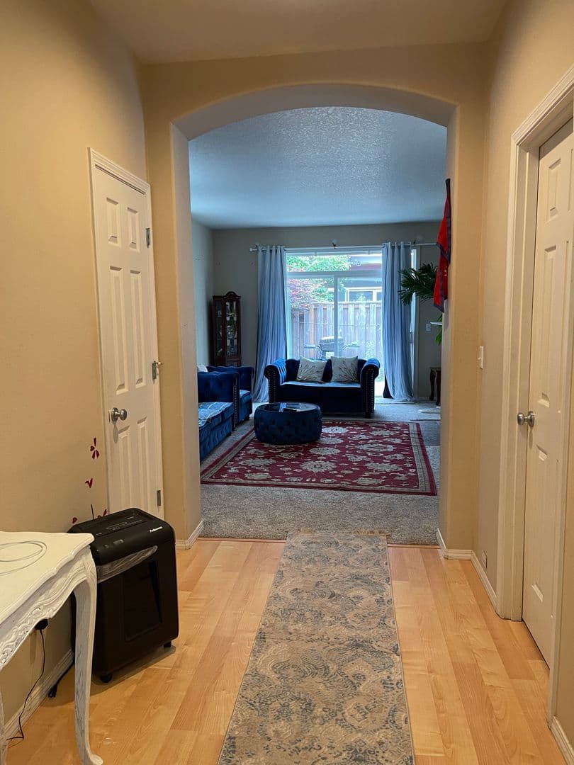 Beaverton House: 20711 SW Rosemount Street