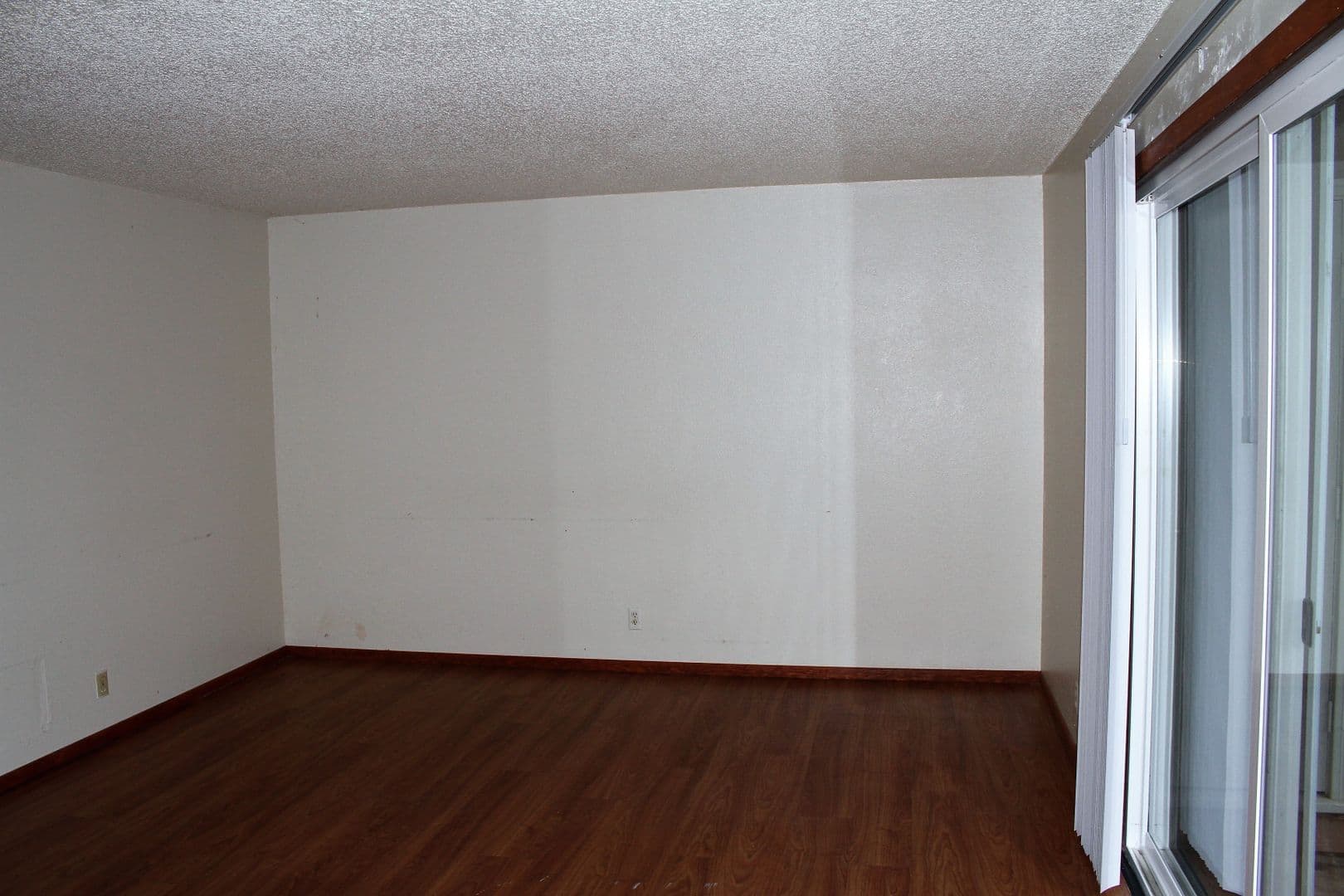 Salem Apartment: 255 Myers Street S