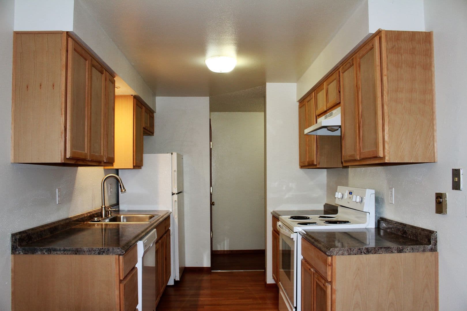 Salem Apartment: 255 Myers Street S