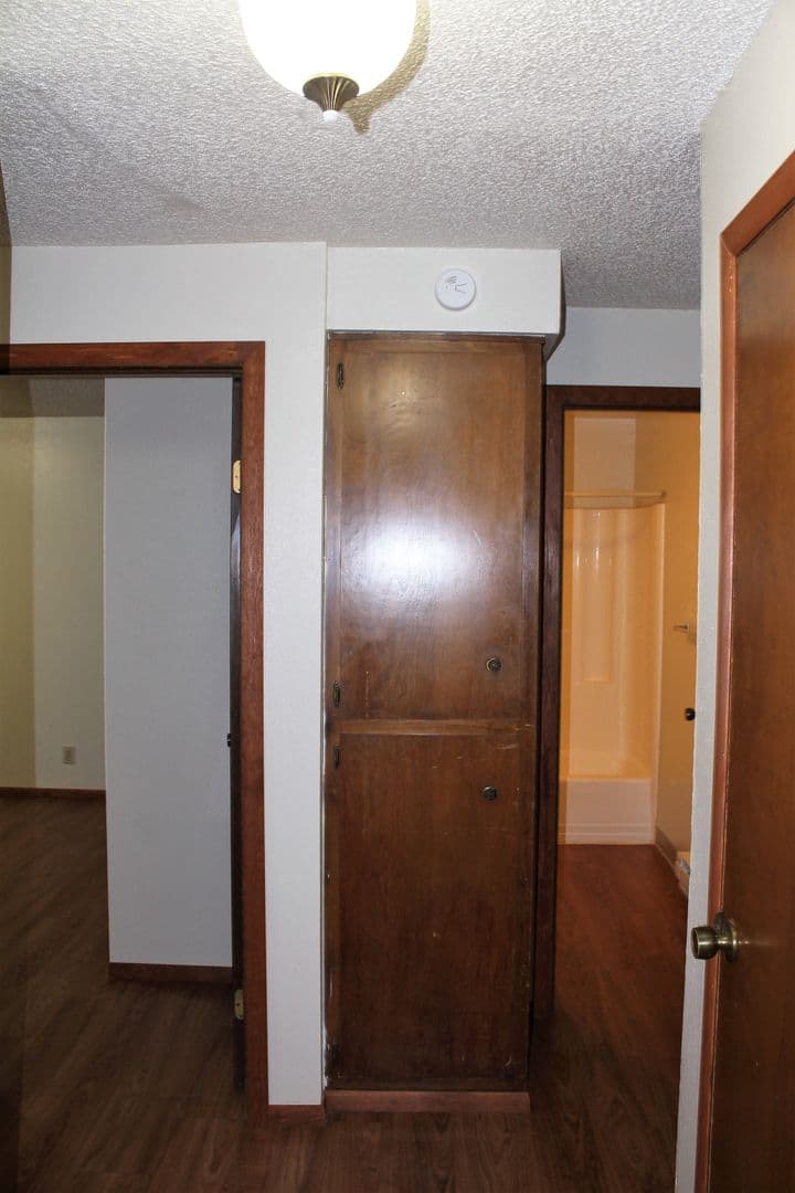 Salem Apartment: 255 Myers Street S