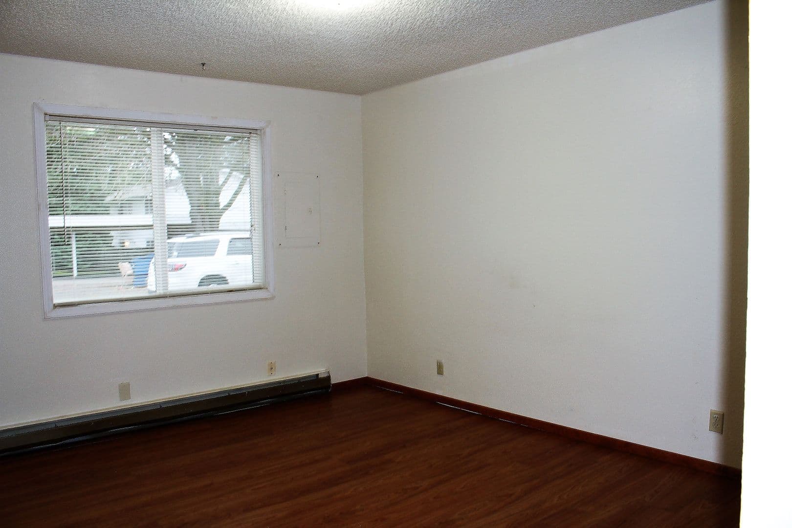 Salem Apartment: 255 Myers Street S