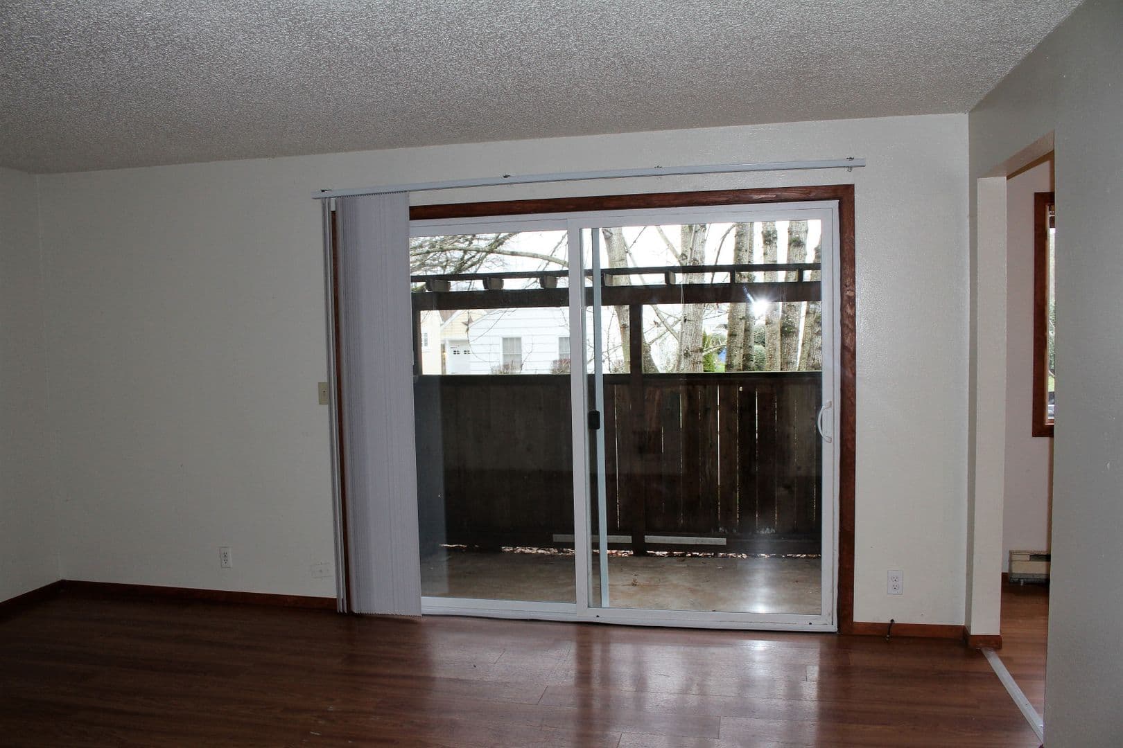 Salem Apartment: 255 Myers Street S