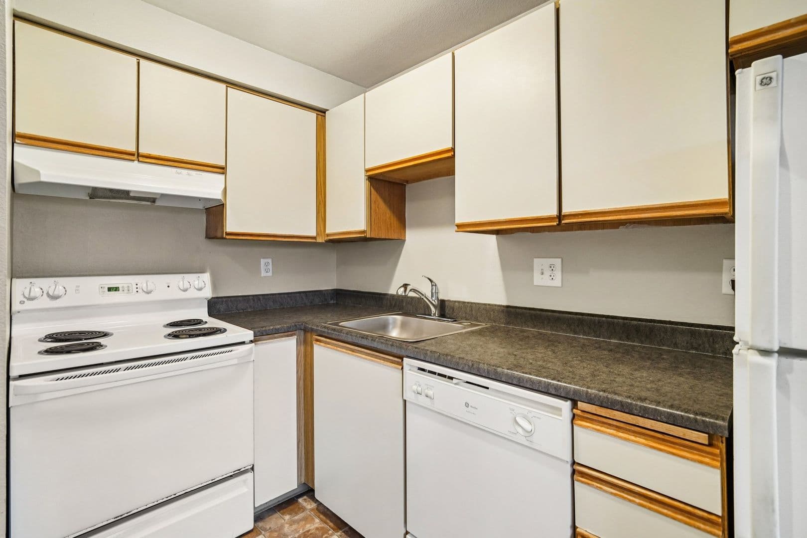 Seattle Apartment: 5021 Brooklyn Avenue NE