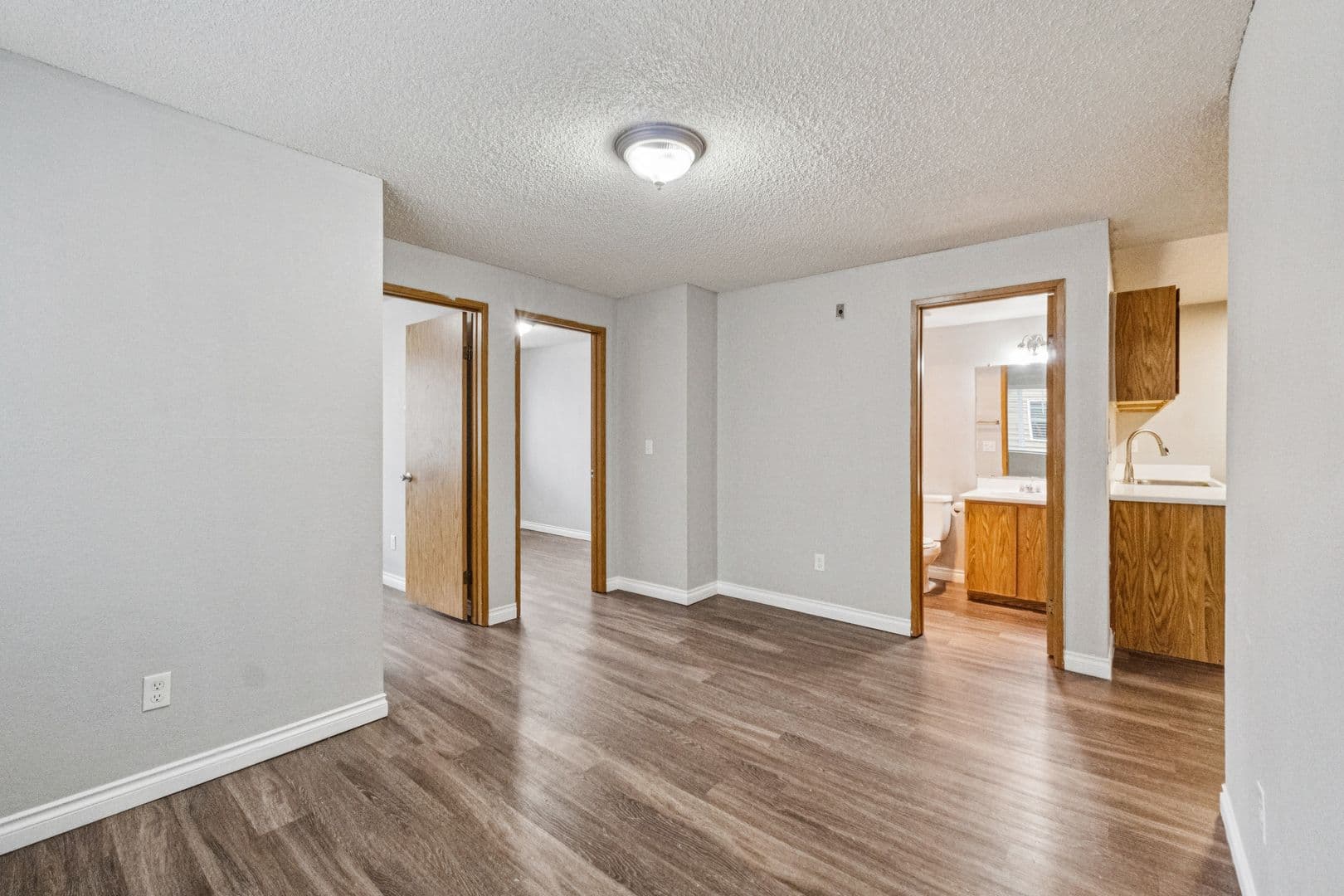 Seattle Apartment: 4327 8th Avenue NE