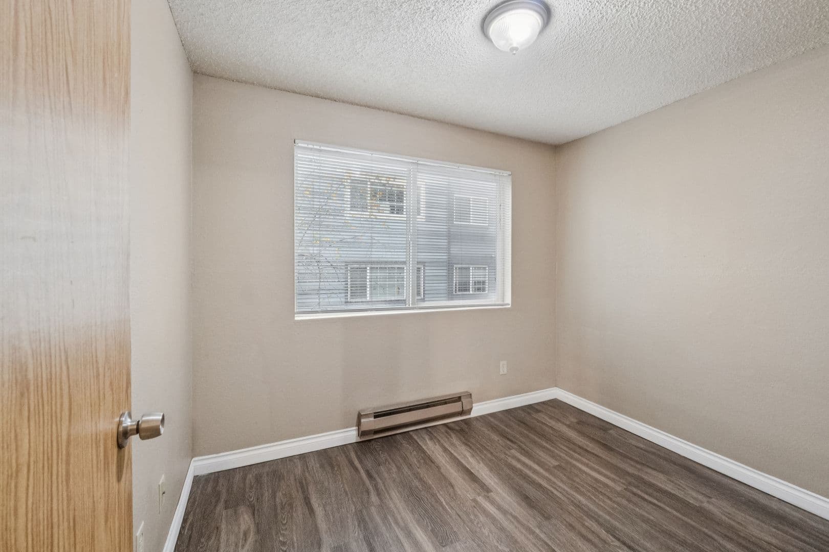 Seattle Apartment: 4327 8th Avenue NE