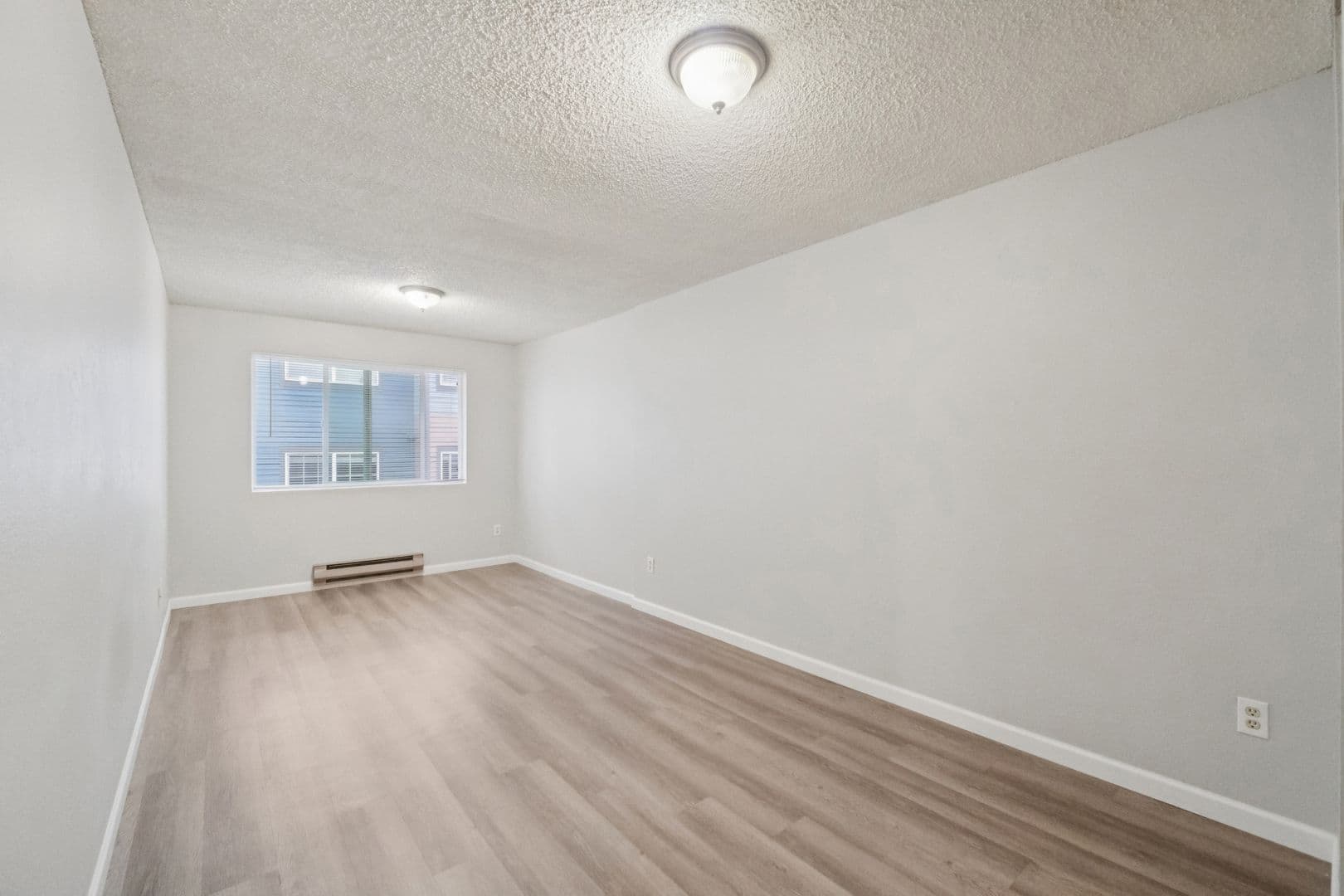 Seattle Apartment: 4327 8th Avenue NE