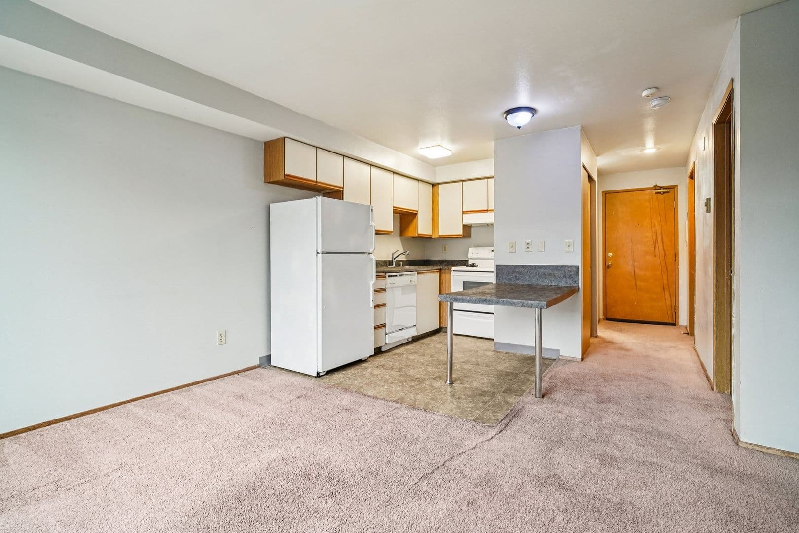 Seattle Apartment: 5021 Brooklyn Avenue NE
