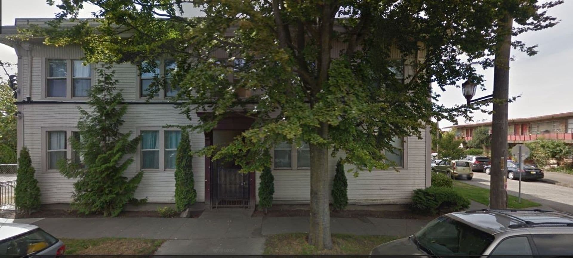 Seattle Apartment: 3301 Beacon Avenue South