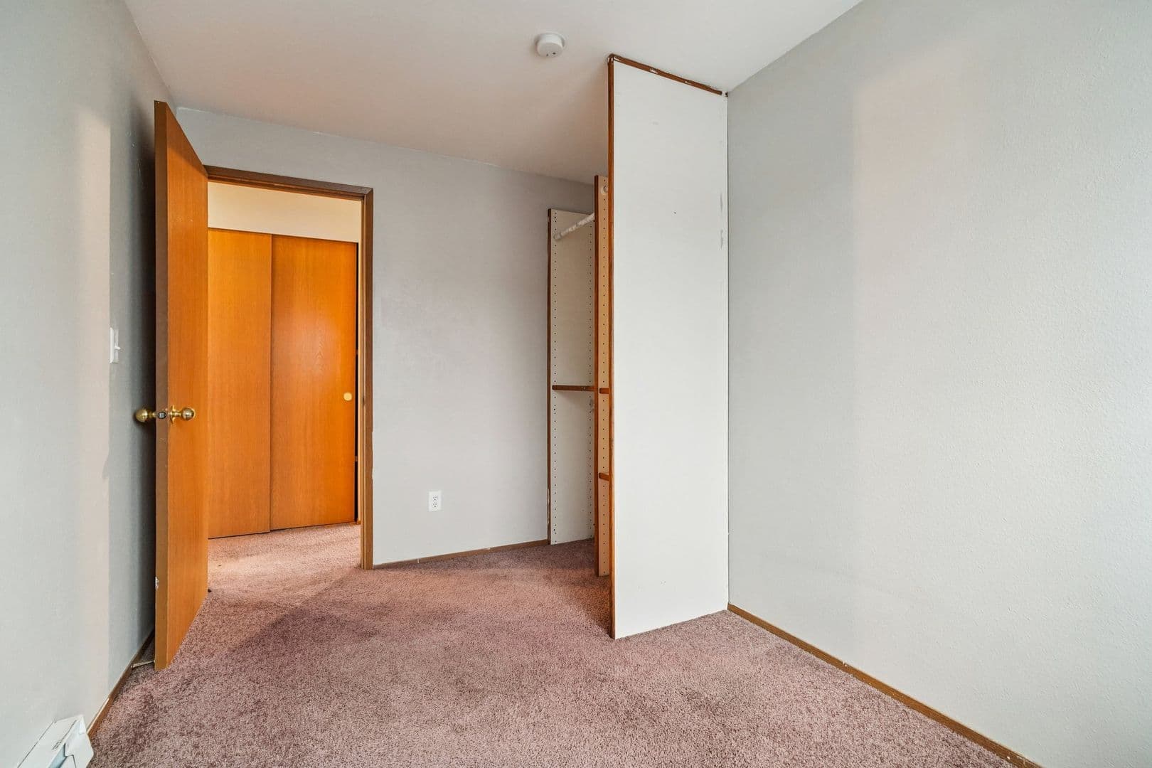Seattle Apartment: 5021 Brooklyn Avenue NE
