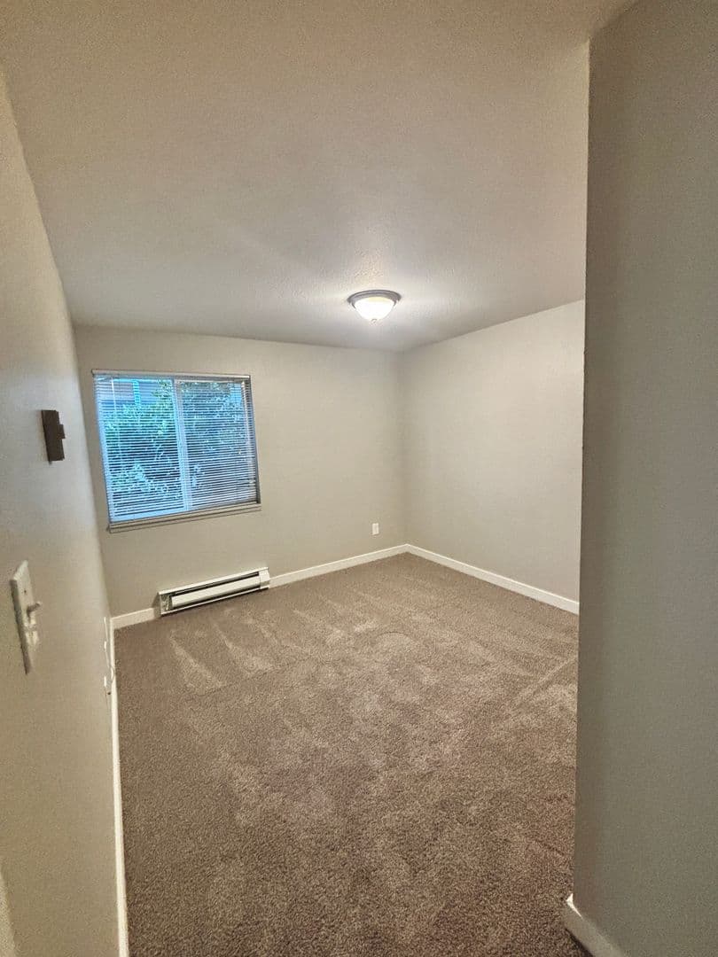 Seattle Apartment: 716 NE 42nd Street