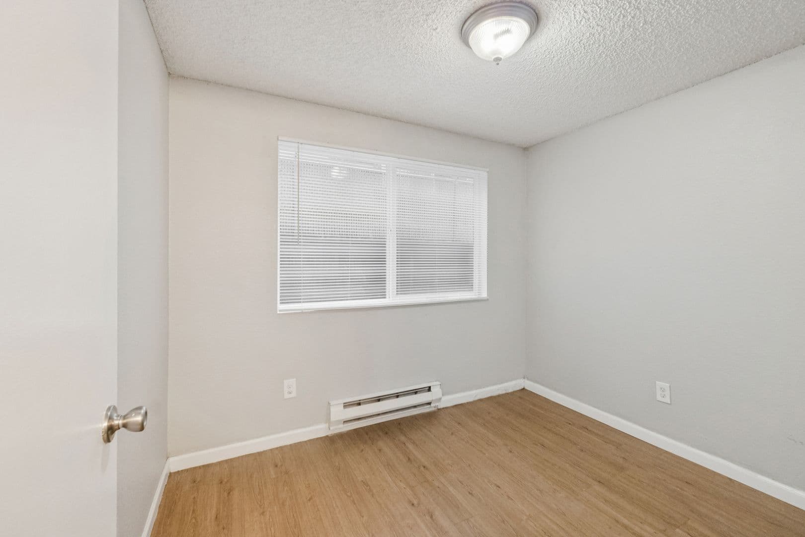 Seattle Apartment: 4327 8th Avenue NE