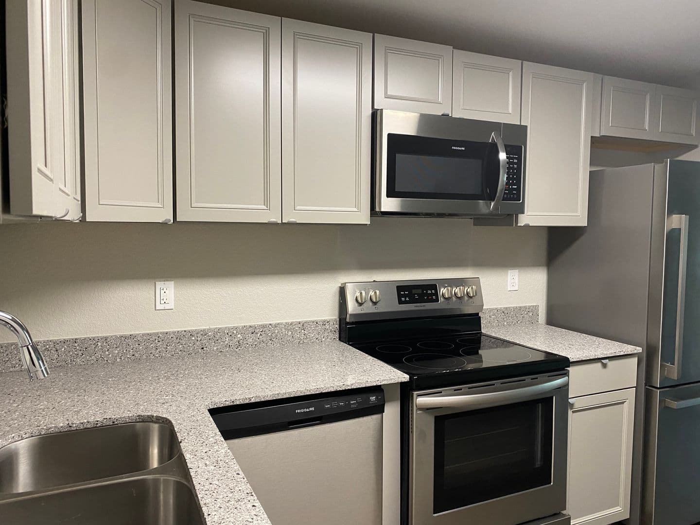 Seattle Apartment: 4327 8th Avenue NE