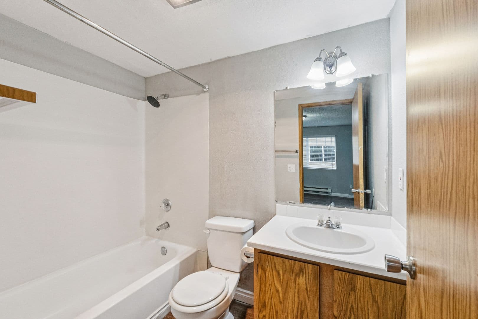 Seattle Apartment: 4327 8th Avenue NE