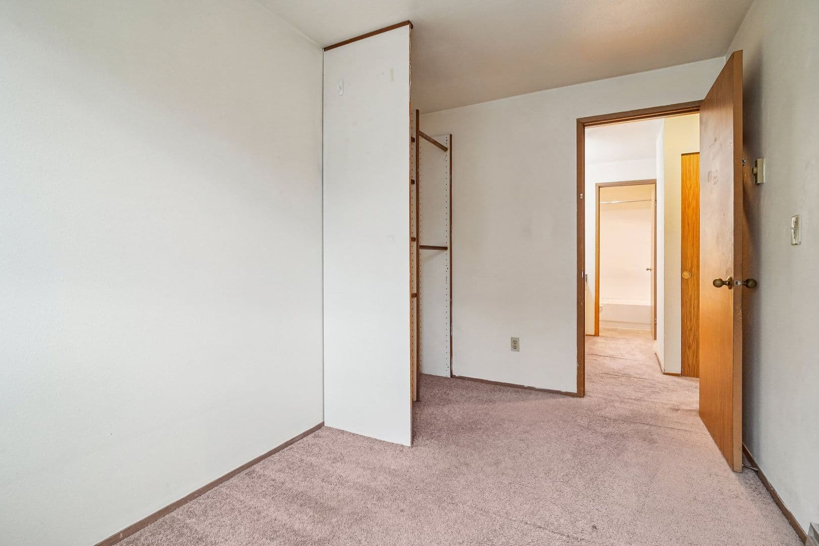 Seattle Apartment: 5021 Brooklyn Avenue NE