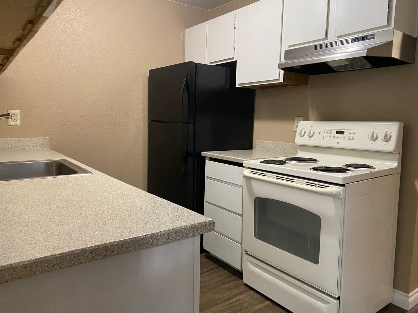 Seattle Apartment: 4327 8th Avenue NE