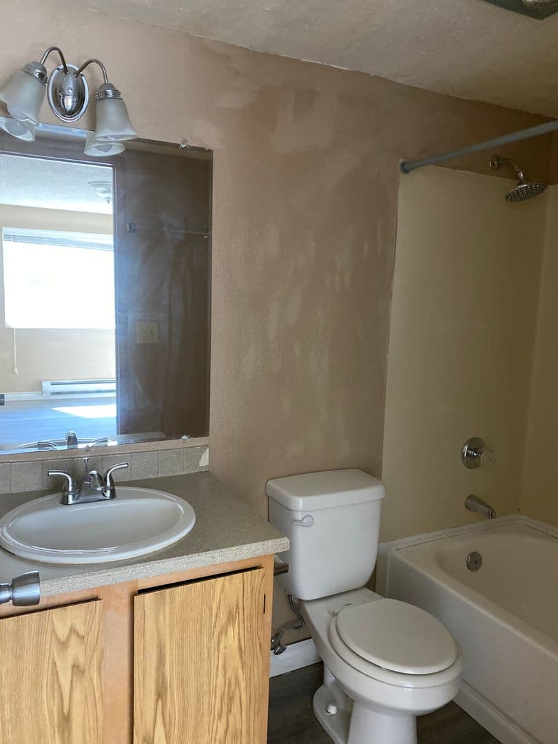 Seattle Apartment: 4327 8th Avenue NE